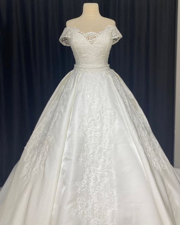 MLME-5-25 A Kesim Sırt Dekolteli Düşük Omuz Gelinlik 4