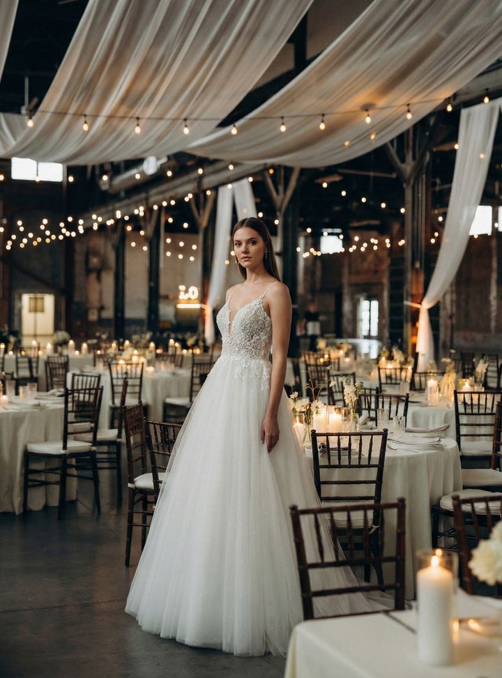 LBM-1-25 A Kesim Helen Sırt Dekolteli Gelinlik