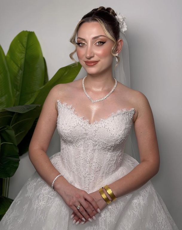 Büşra Gövenç Hair Makeup Studio - 2604667