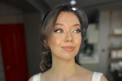 Salon Bahar Çolak