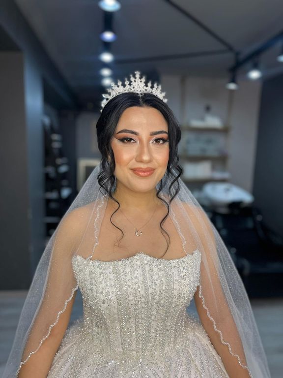 Salon Bahar Çolak