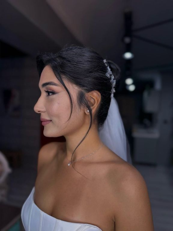 Salon Bahar Çolak