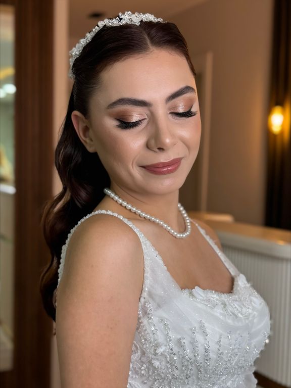 Esila Bayan Kuaförü