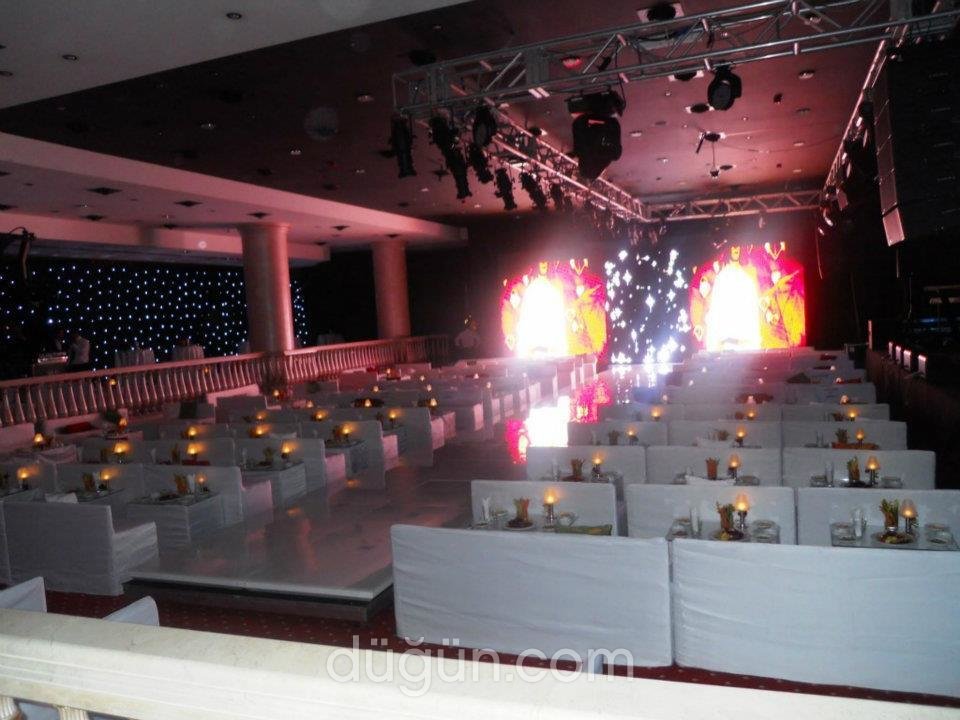 Rocks Hotel & Casino