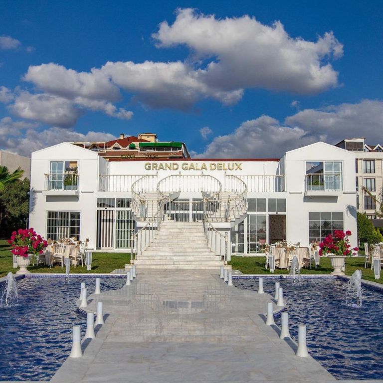 Grand Gala De Luxe