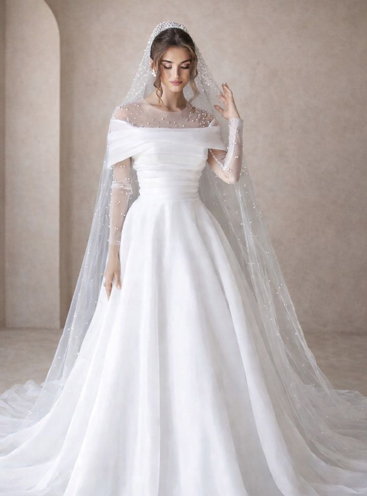 İnci Detaylı Kayık Yaka Prenses Kesim Gelinlik