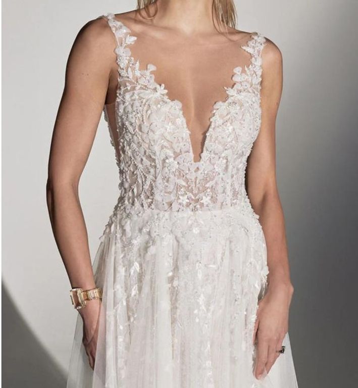 Derin V Yaka A Kesim Gelinlik A Kesim Sırt Dekolteli V Yaka Gelinlik 3