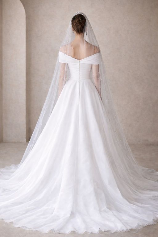 İnci Detaylı Kayık Yaka Prenses Kesim Gelinlik Prenses Kesim Kayık Yaka Sırt Dekolteli Gelinlik 2