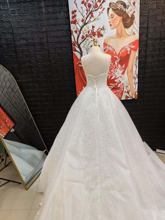 Öykü Işıltılı Prenses Gelinlik Prenses Kesim V Yaka Modern Gelinlik 4