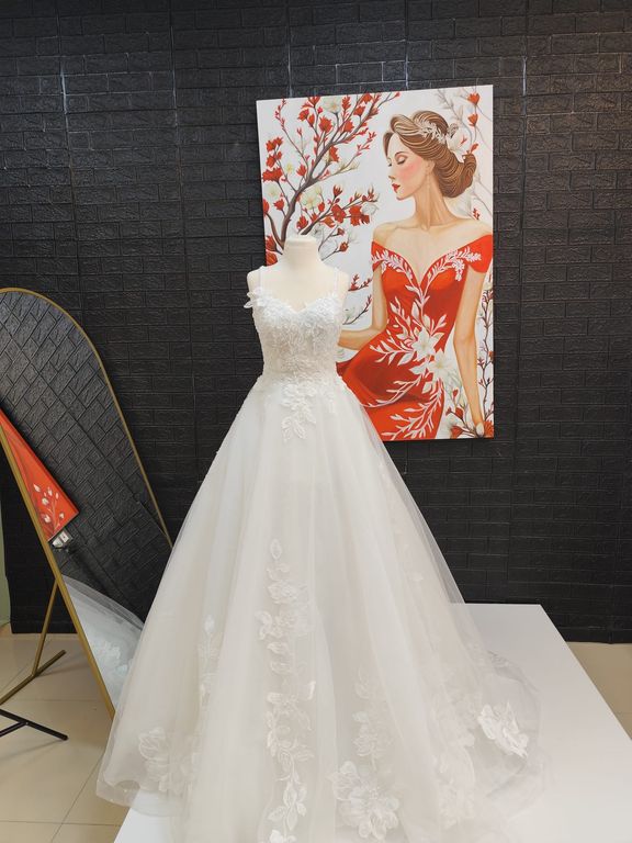 Askılı Çiçek İşlemeli Prenses Gelinlik Prenses Kesim Straplez Sırt Dekolteli Gelinlik 4