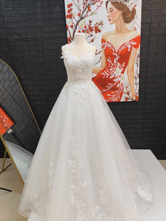 Askılı Çiçek İşlemeli Prenses Gelinlik Prenses Kesim Straplez Sırt Dekolteli Gelinlik 3