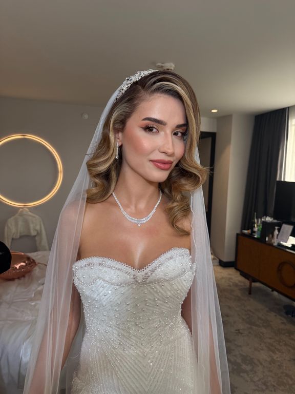 Ayşegül Sağ Official Make Up Artist