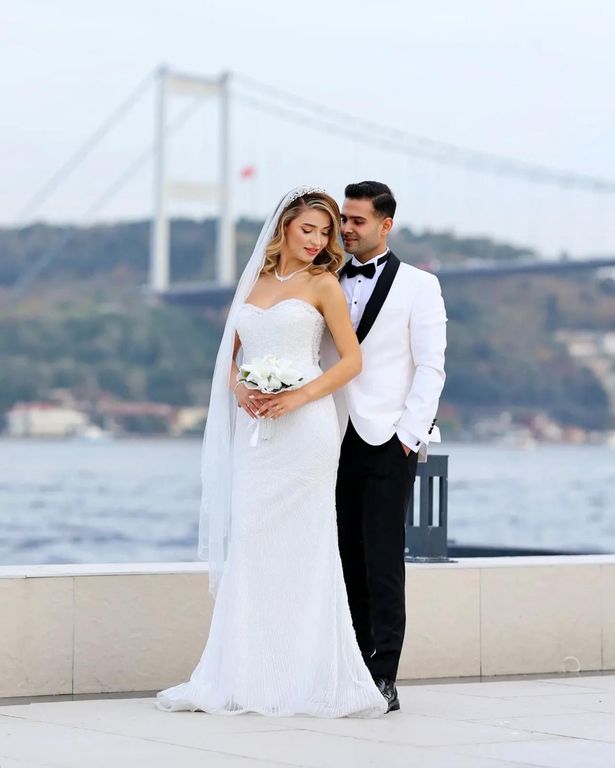 Ayşegül Sağ Official Make Up Artist