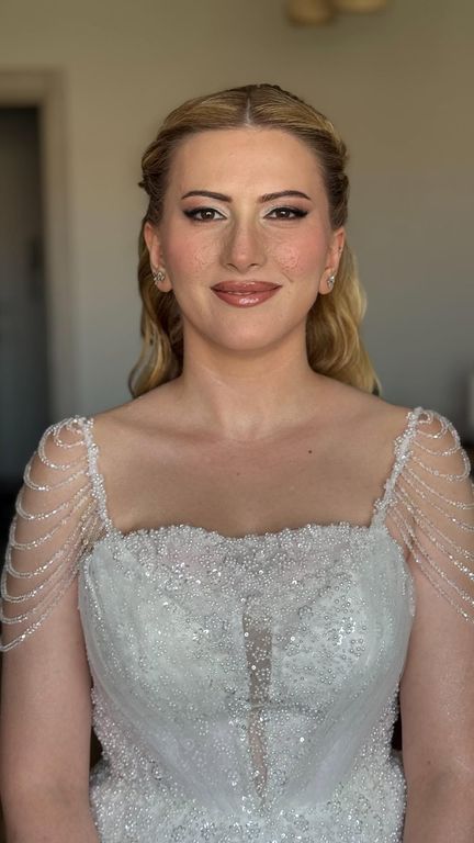 Ayşegül Sağ Make Up Artist