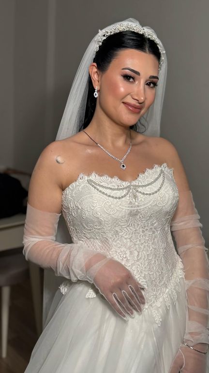 Ayşegül Sağ Make Up Artist