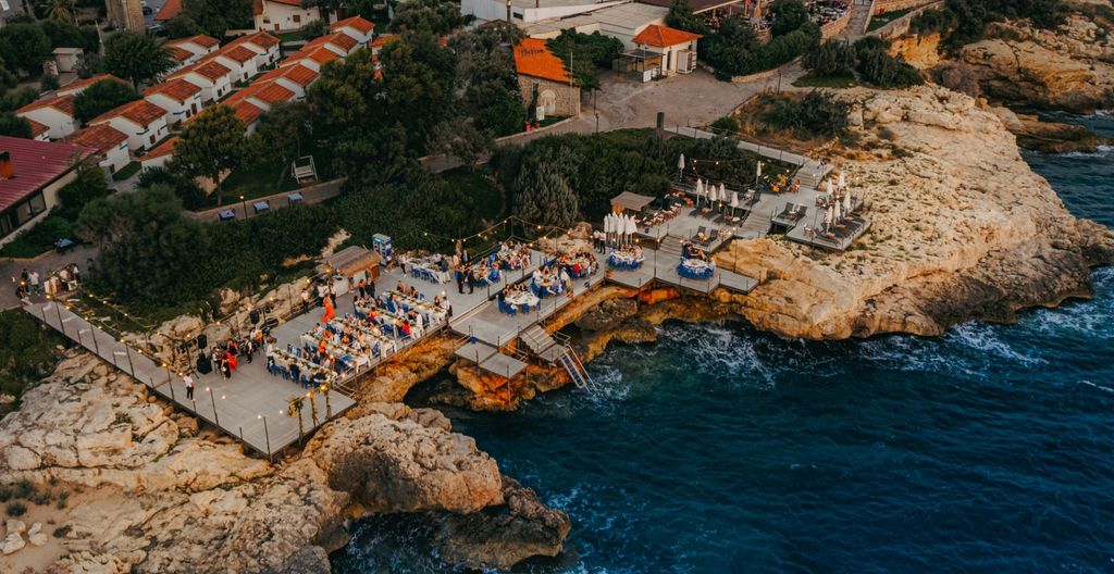 Maya Bistro Hotel Beach