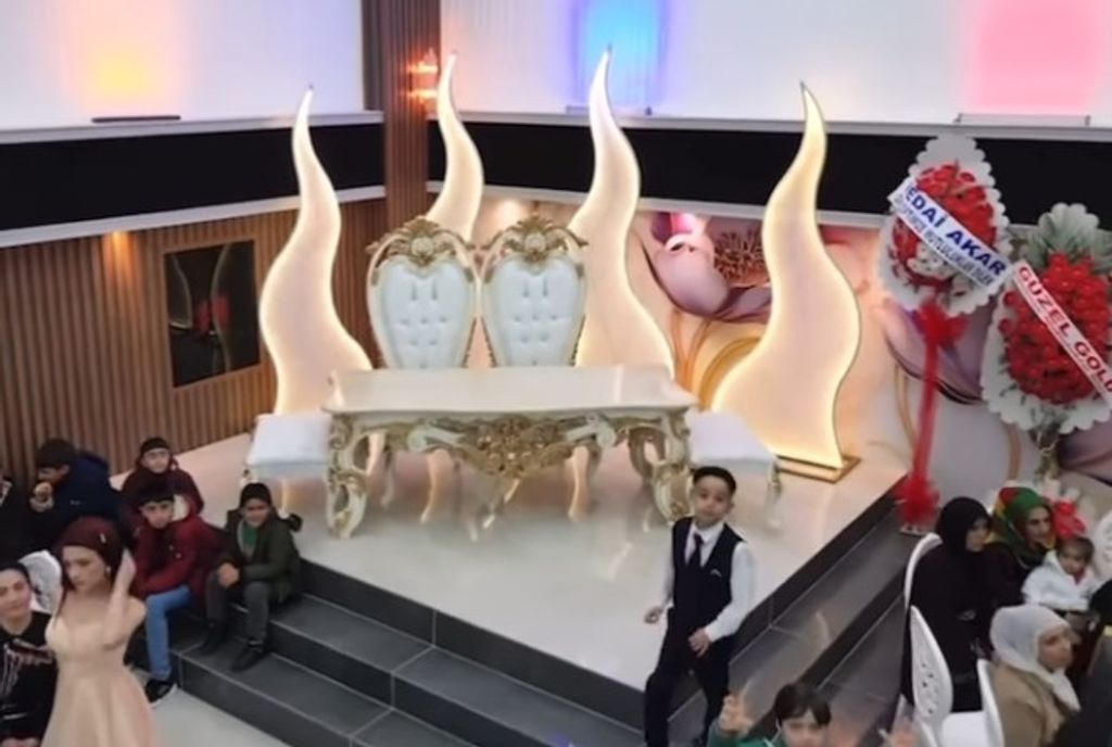 Akar Deluxe Düğün ve Konferans Salonu