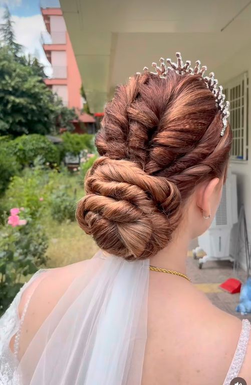 Yıldız Demirel Kuaför ve Güzellik Salonu