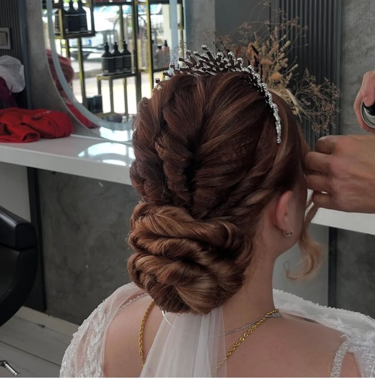 Yıldız Demirel Kuaför ve Güzellik Salonu