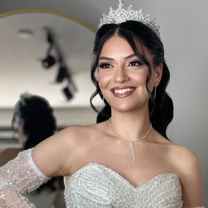 İlknur Kaya & Aygün Sağır Makeup Studio