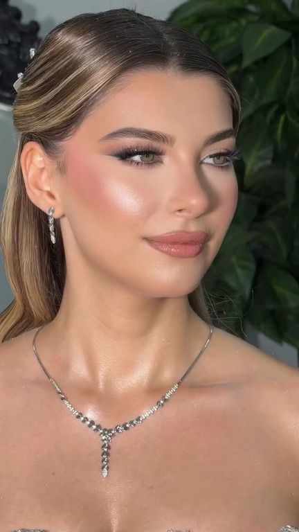 Samo Hair & Makeup - 2603835