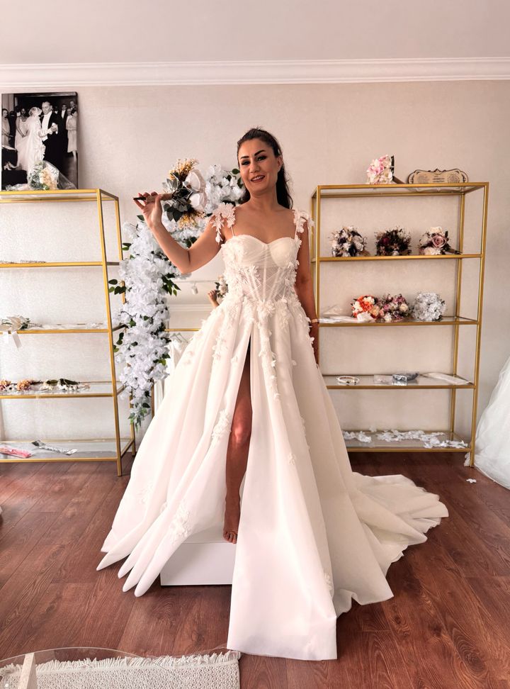 Drapeli Üç Boyutlu Gelinlik