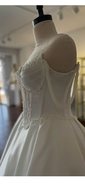 Saten Korseli Gelinlik  A Kesim Modern Göğüs Dekolteli Gelinlik 4