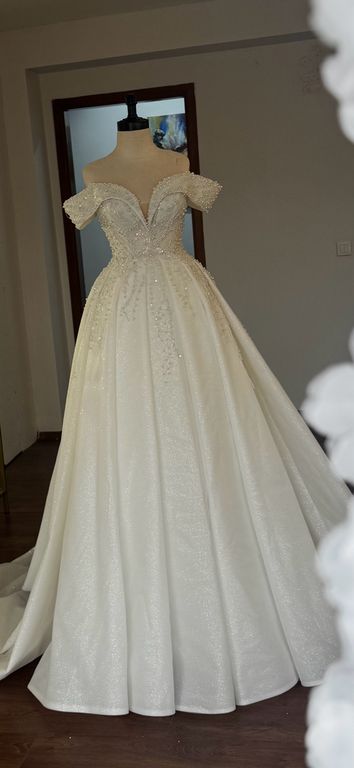 Prenses Model Düşük Omuz Gelinlik Prenses Kesim Sırt Dekolteli Göğüs Dekolteli Gelinlik 2