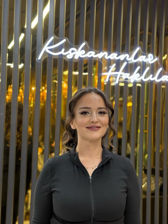 Özgür Çiftegöz Hair Design Makeup