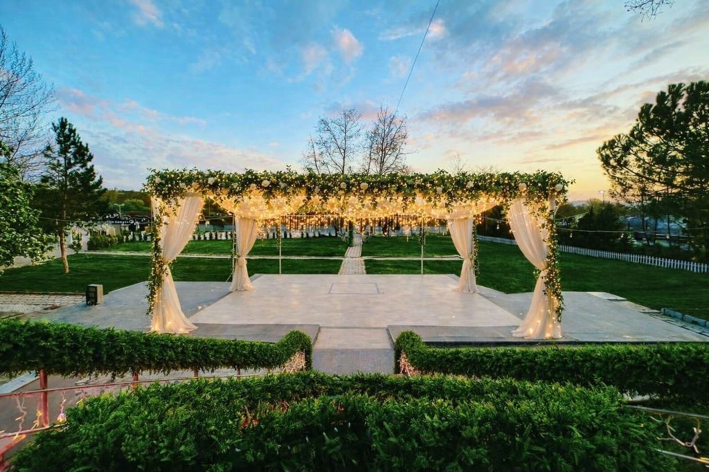 Alp Kır Düğün Sarayı