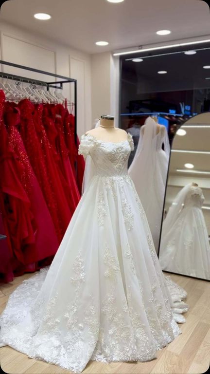 Esra Bayram Wedding