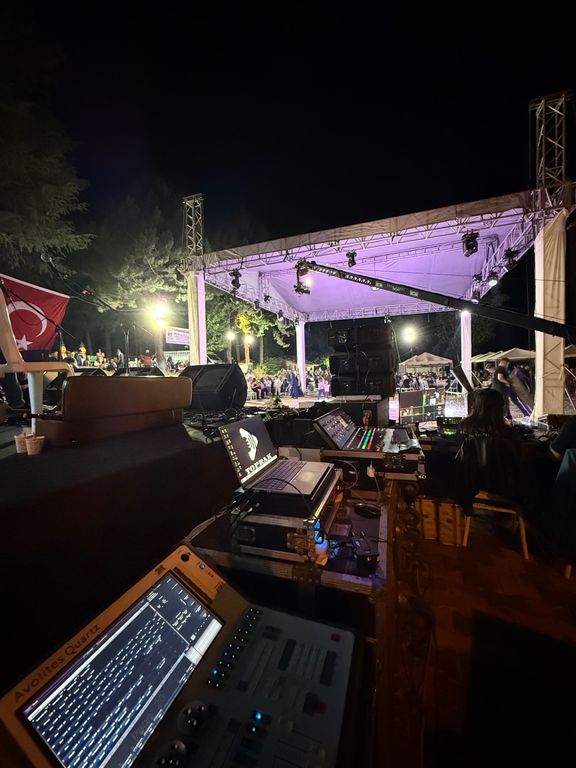Toprak Ses Sahne Işık Led Ekran Sistemleri - 2584801