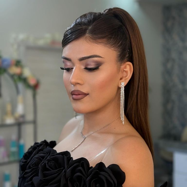 Büşra Altunbaş Saç Makyaj Stüdyosu