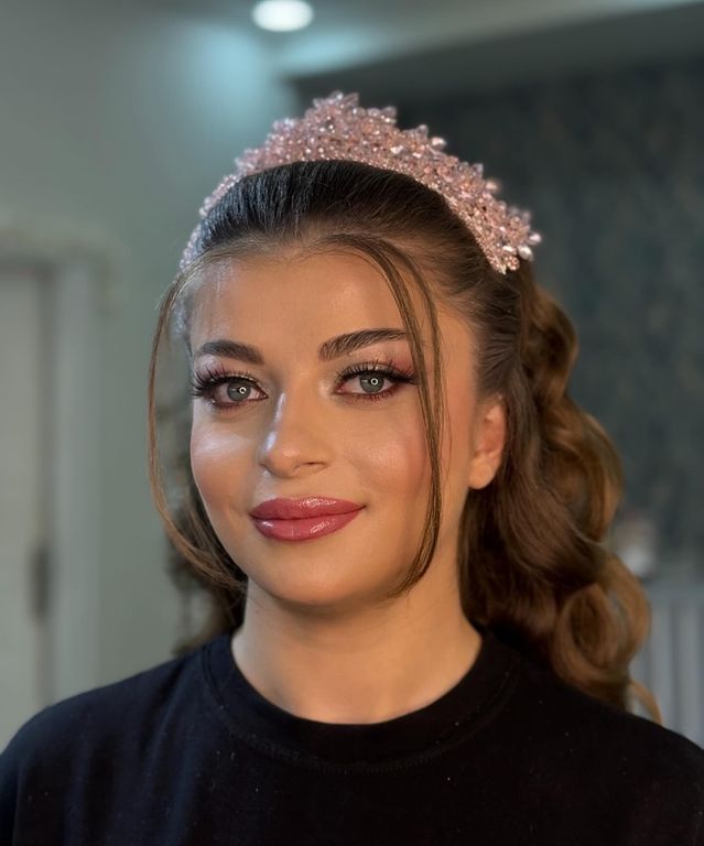 Büşra Altunbaş Saç Makyaj Stüdyosu