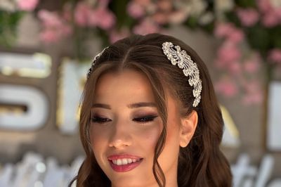 Esra Bilgi Saç Makyaj Stüdyosu