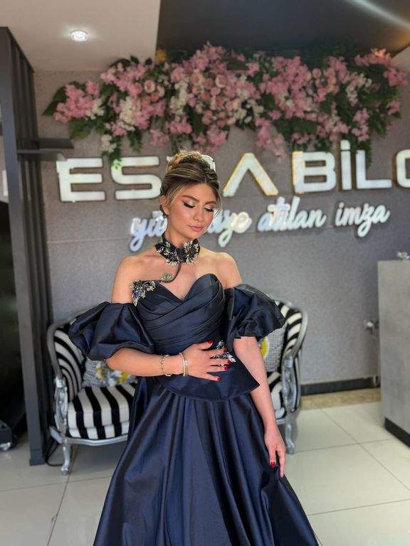 Esra Bilgi Saç Makyaj Stüdyosu