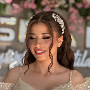 Esra Bilgi Saç Makyaj Stüdyosu