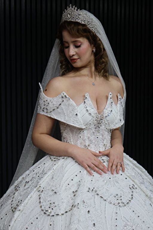 Almila Gelinlik
