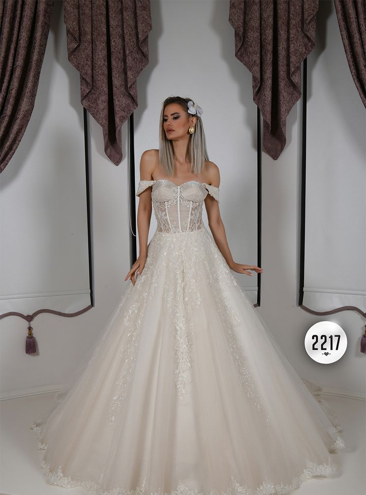 2217 A Kesim Sırt Dekolteli Düşük Omuz Gelinlik