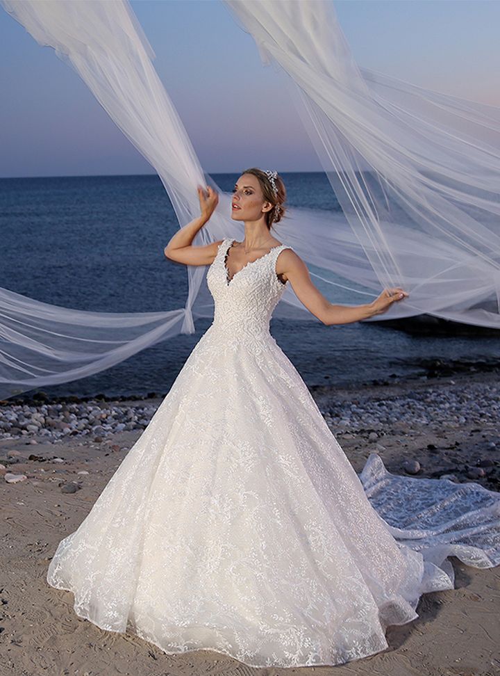 YSG 116 A Kesim V Yaka Göğüs Dekolteli Gelinlik