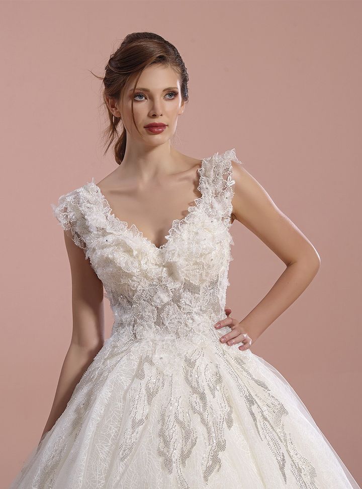 YSG 120 Prenses Kesim V Yaka Göğüs Dekolteli Gelinlik