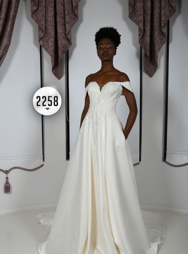 2258 A Kesim Sırt Dekolteli Düşük Omuz Gelinlik