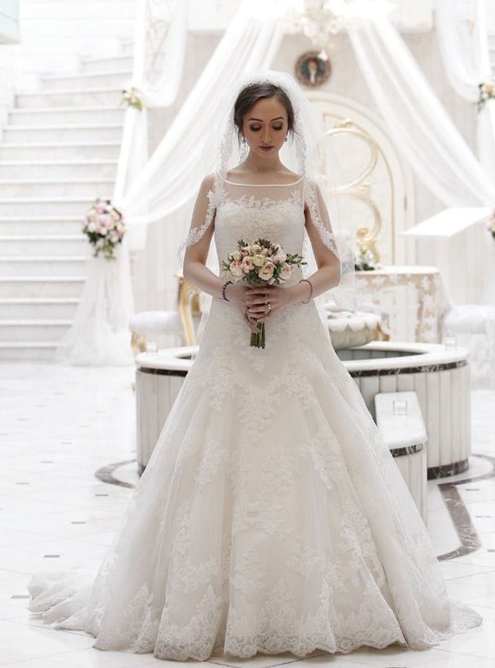 BYB 60 A Kesim Kayık Yaka Romantik Gelinlik