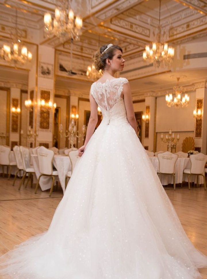 E-1608  Prenses Kesim Sırt Dekolteli V Yaka Gelinlik