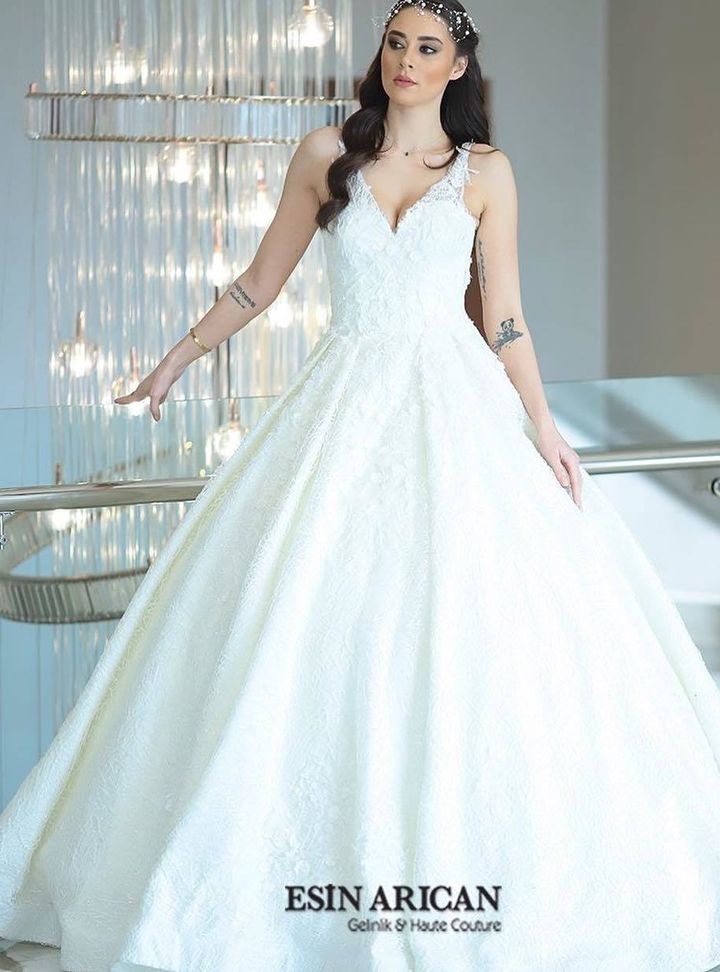 ESA 26 Prenses Kesim V Yaka Göğüs Dekolteli Gelinlik