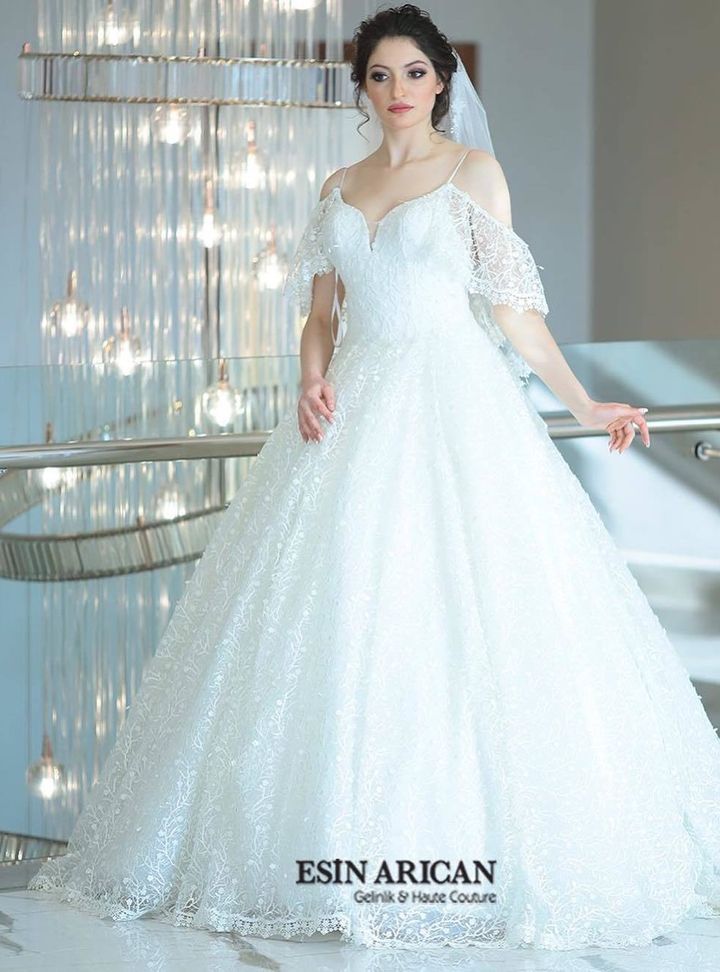 ESA 25 Prenses Kesim V Yaka Göğüs Dekolteli Gelinlik