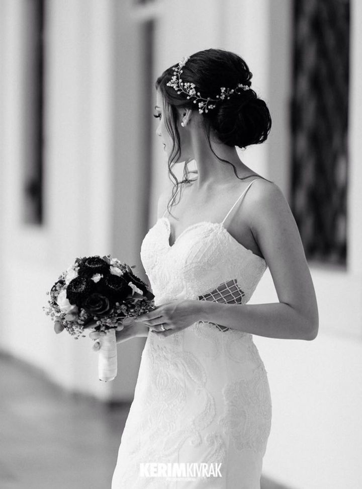 Şebnem Sönmez 8 Balık Kesim Straplez Sırt Dekolteli Gelinlik