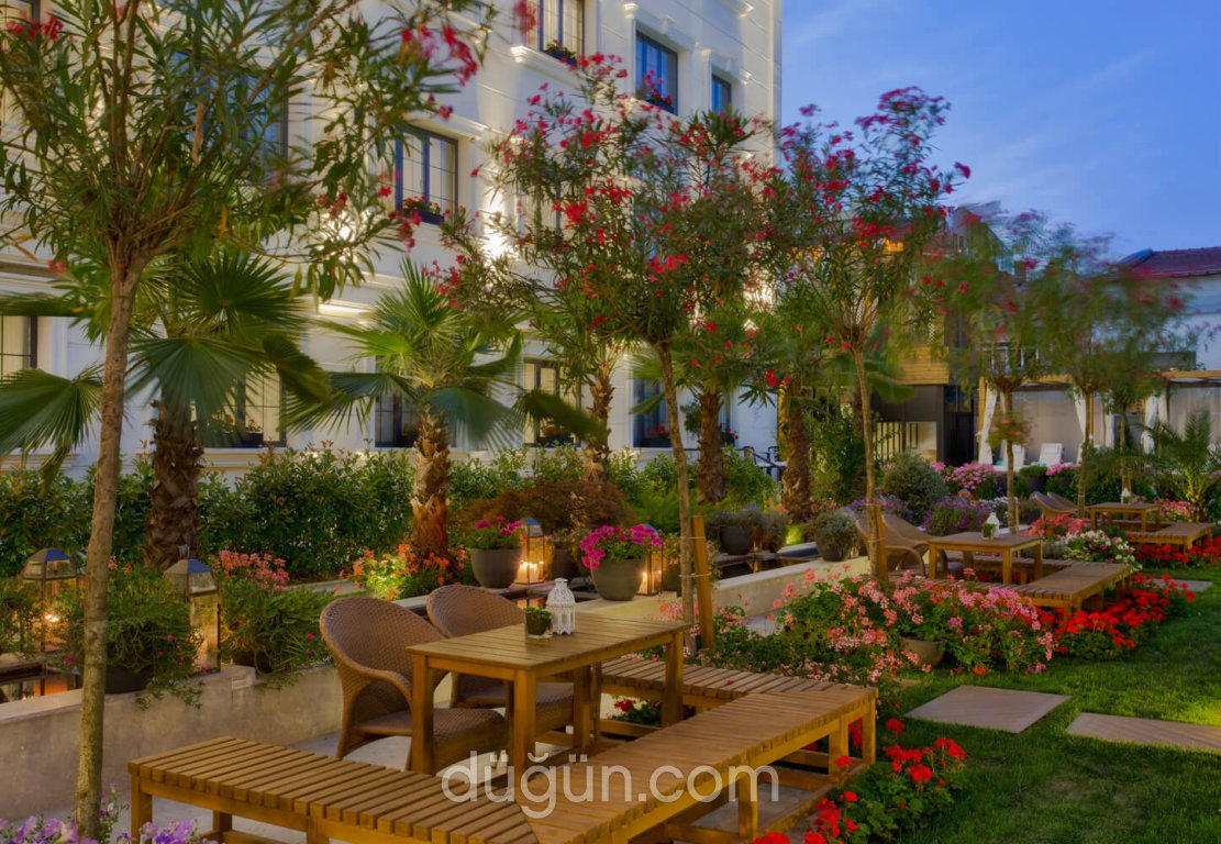 Sura Design Hotel & Suites