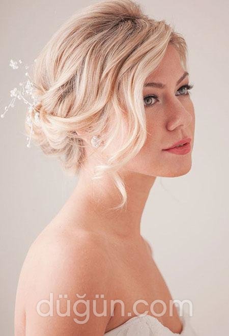 Dağınık Topuz Gelin Saçı Modeli