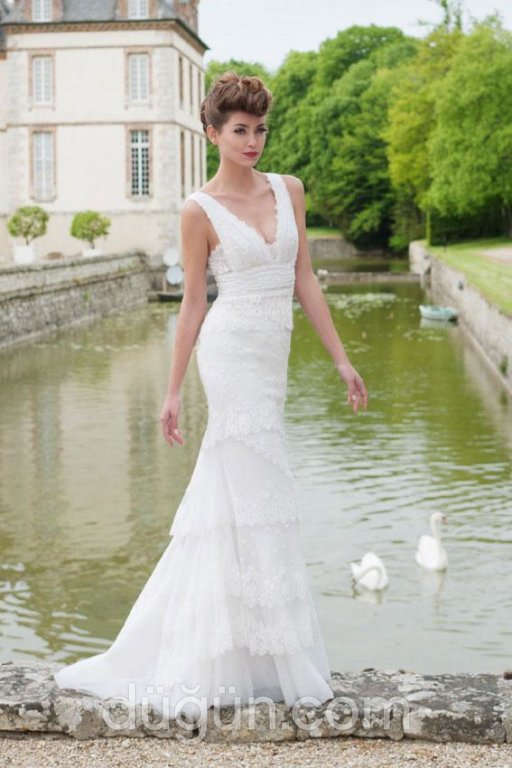 V Yaka Gelinlik Modeli